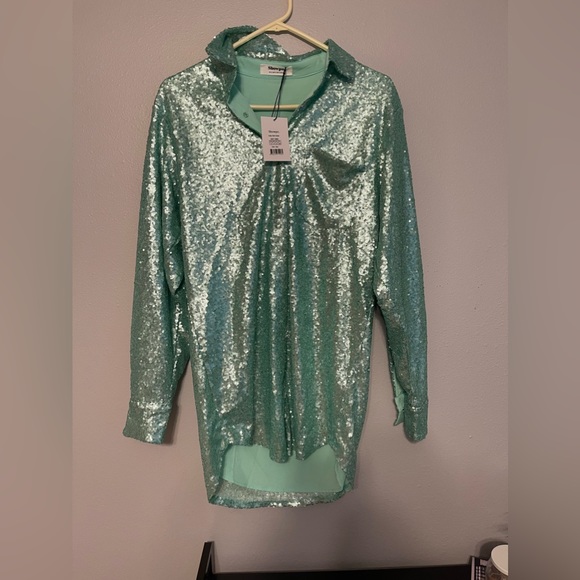 SHOWPO T-SHIRT DRESS !!ACCEPTING THE FIRST REASONABLE OFFER THAT IS SENT!! - Picture 8 of 8